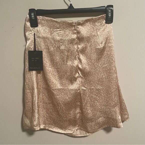 NWT Japna Silk Ruched Mini Skirt- Size XS - Picture 3 of 8